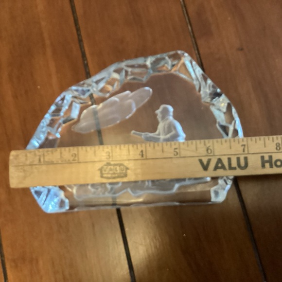 Etched Crystal bird dog hunting scene paperweight - Picture 6 of 8